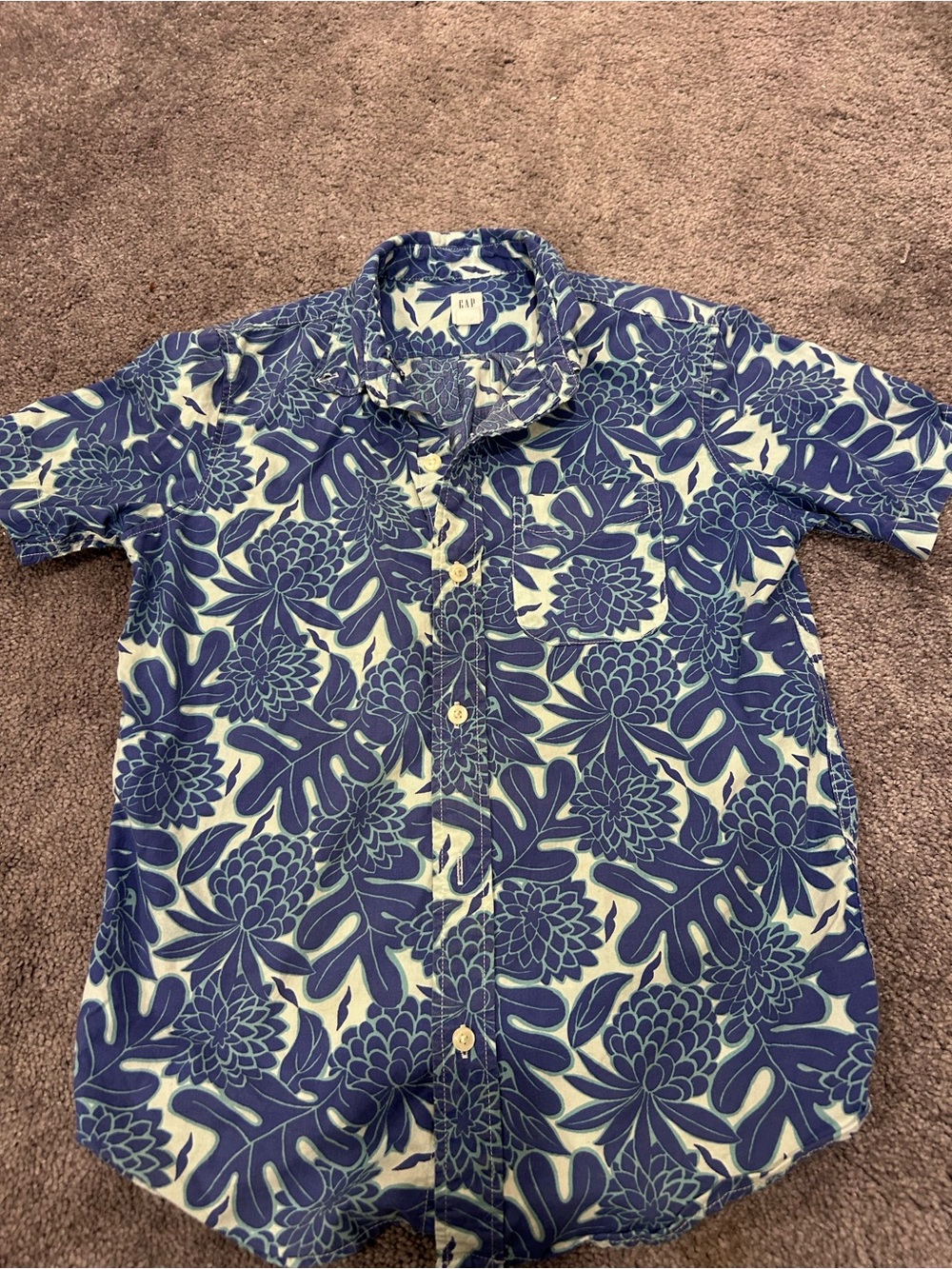 Gap Hawaiian print button up shirt boys size large.